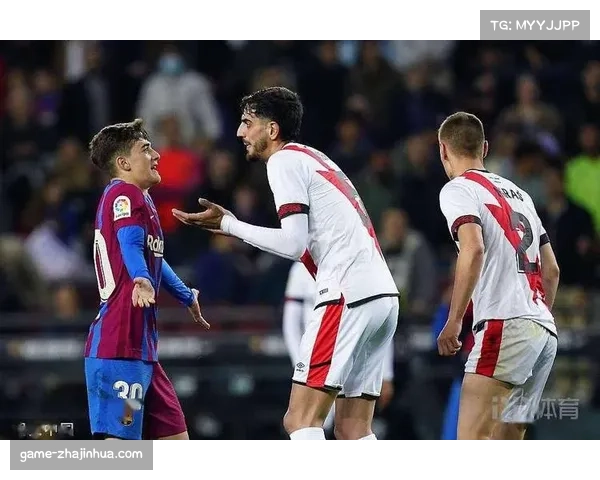 巴萨全队抵达沙特丽思卡尔顿酒店，下午进行首次训练