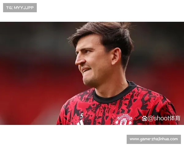 马奎尔伤愈复出首秀稳健，曼联后防现转机